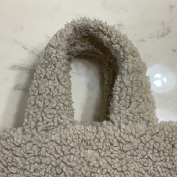 Aspen fluffy purse - Picture 2 of 8